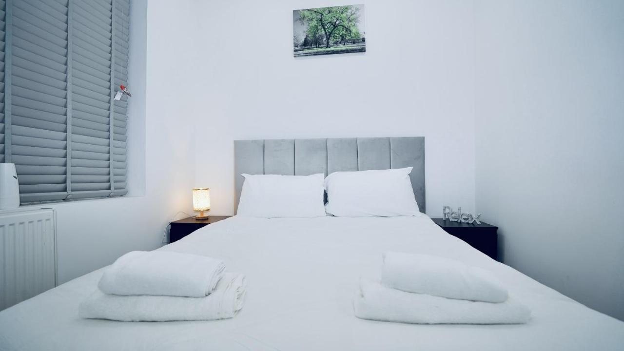 E2M Stays Lovely Apt Close To Ilford Station With Free Parking Eksteriør billede