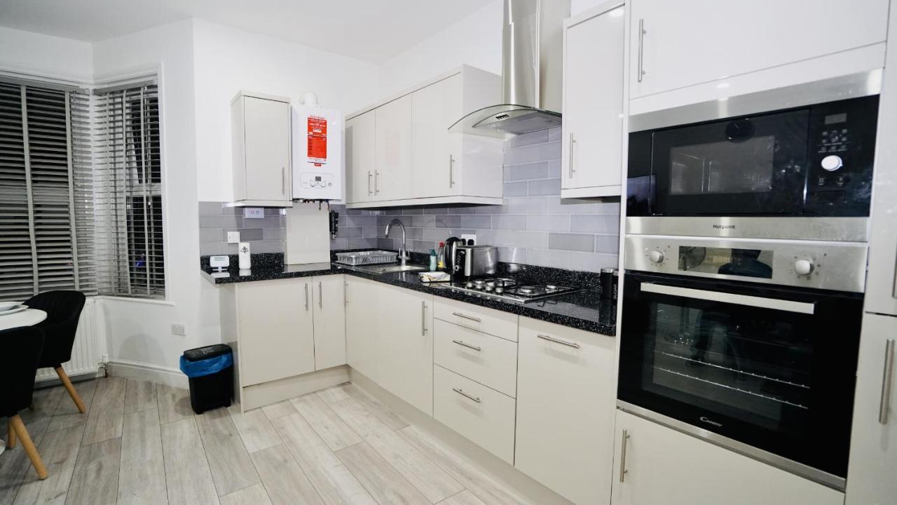 E2M Stays Lovely Apt Close To Ilford Station With Free Parking Eksteriør billede