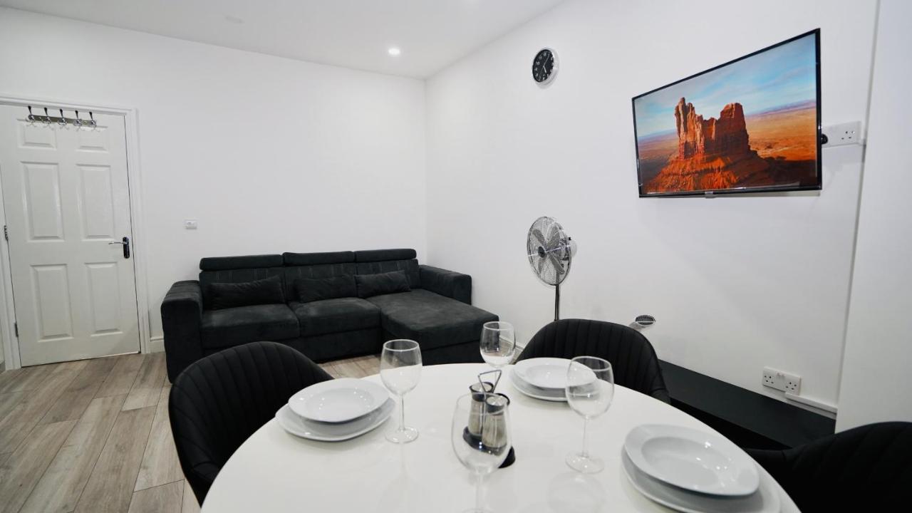 E2M Stays Lovely Apt Close To Ilford Station With Free Parking Eksteriør billede